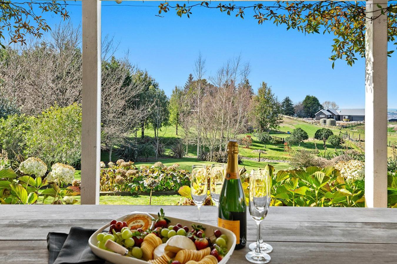 Mountviews Lodge Taupo Exterior foto