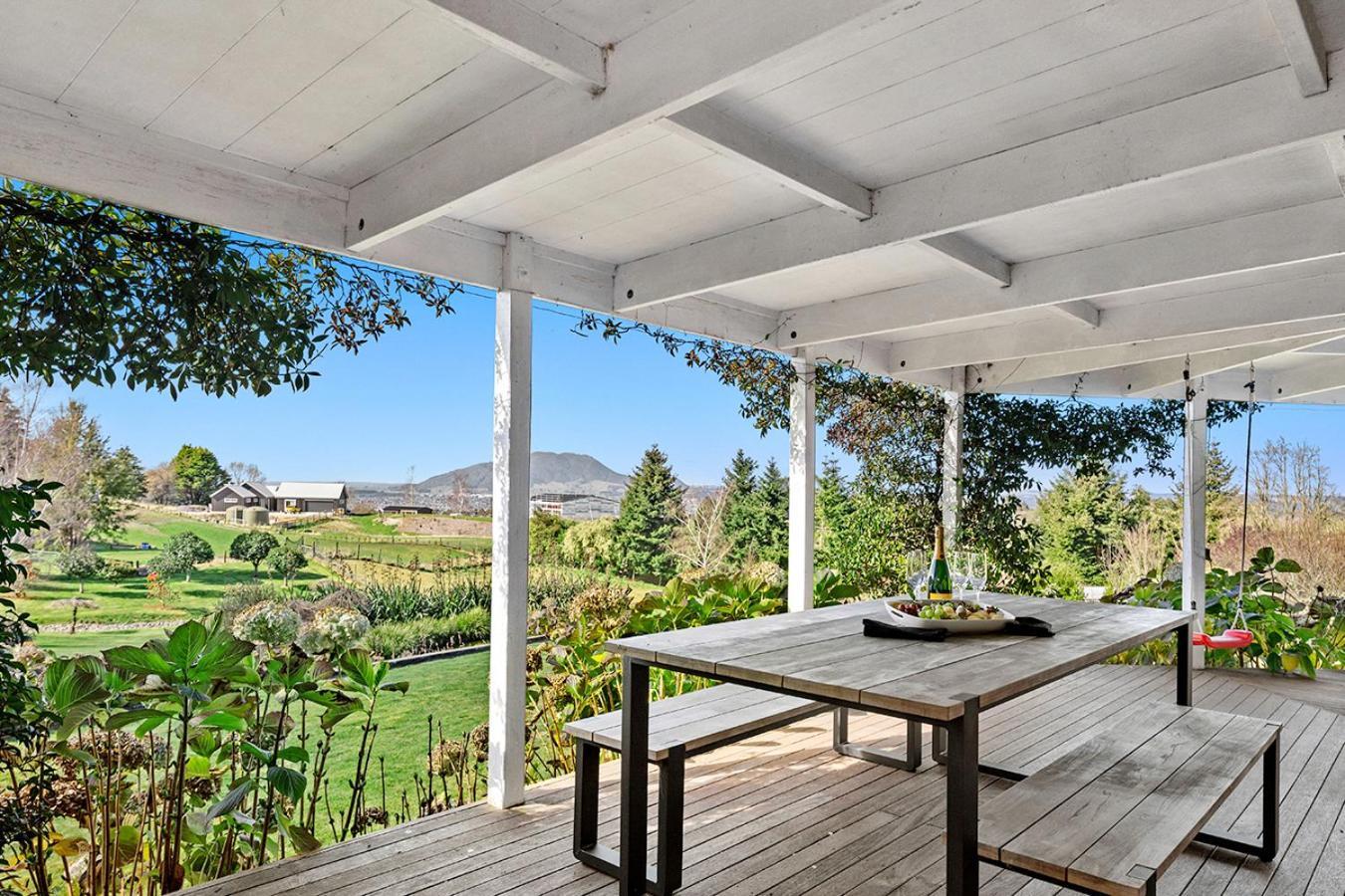Mountviews Lodge Taupo Exterior foto
